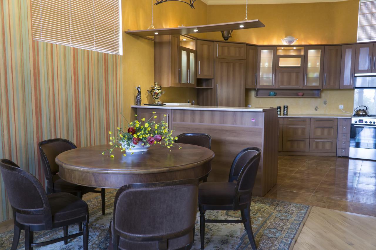 4BD Appartaments with cozy garden Tbilisi Zewnętrze zdjęcie