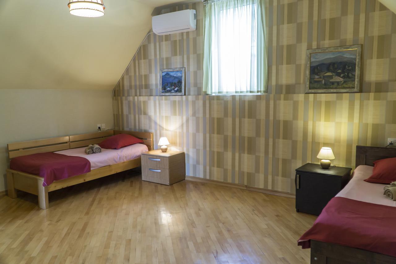 4BD Appartaments with cozy garden Tbilisi Zewnętrze zdjęcie