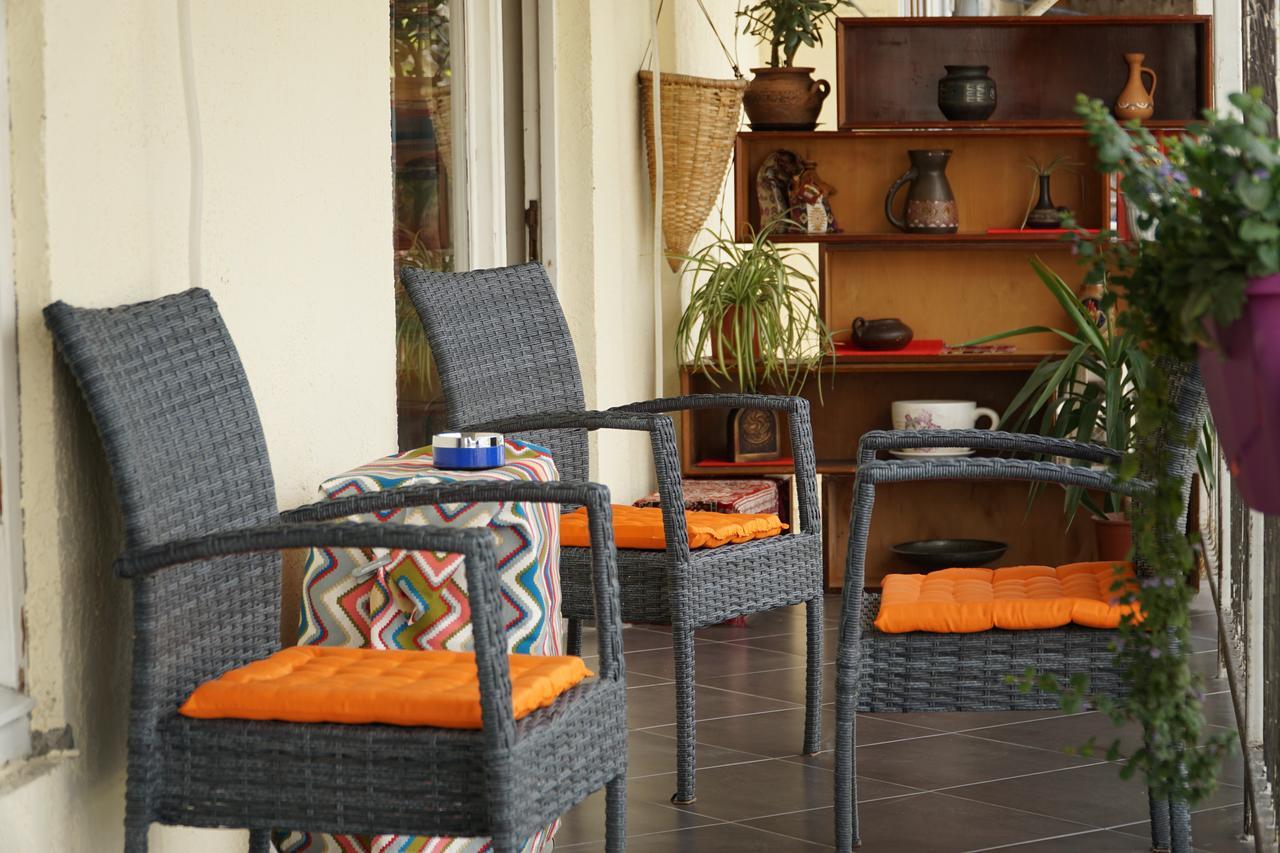 4BD Appartaments with cozy garden Tbilisi Pokój zdjęcie