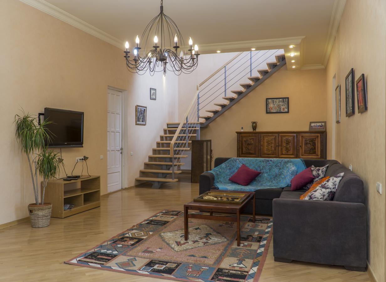 4BD Appartaments with cozy garden Tbilisi Zewnętrze zdjęcie