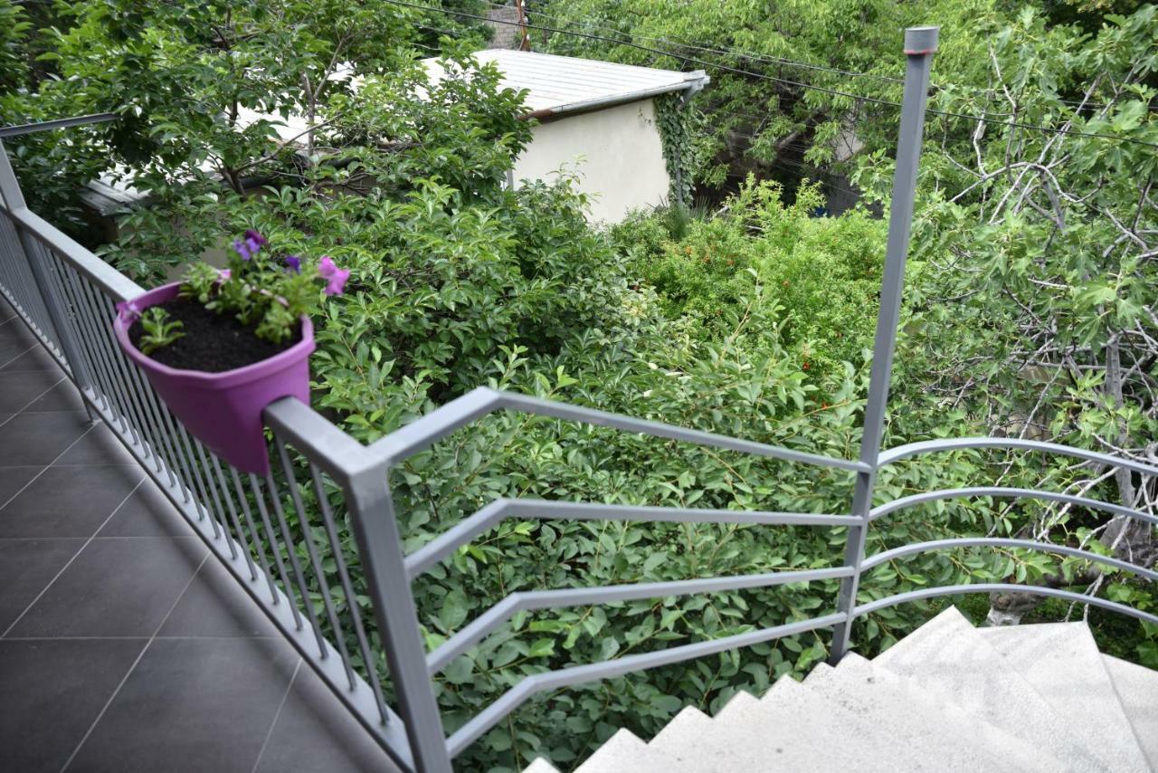4BD Appartaments with cozy garden Tbilisi Zewnętrze zdjęcie