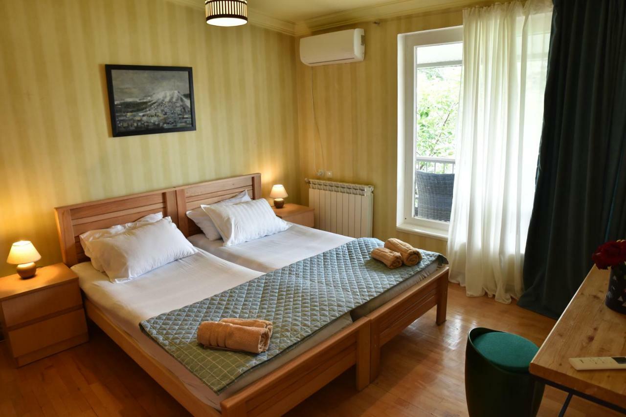 4BD Appartaments with cozy garden Tbilisi Zewnętrze zdjęcie