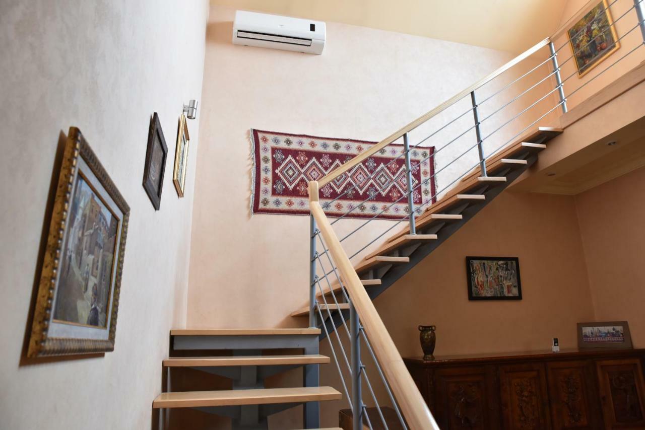 4BD Appartaments with cozy garden Tbilisi Zewnętrze zdjęcie