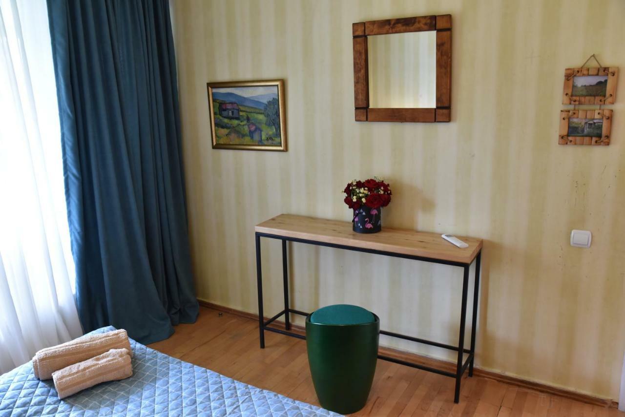4BD Appartaments with cozy garden Tbilisi Zewnętrze zdjęcie