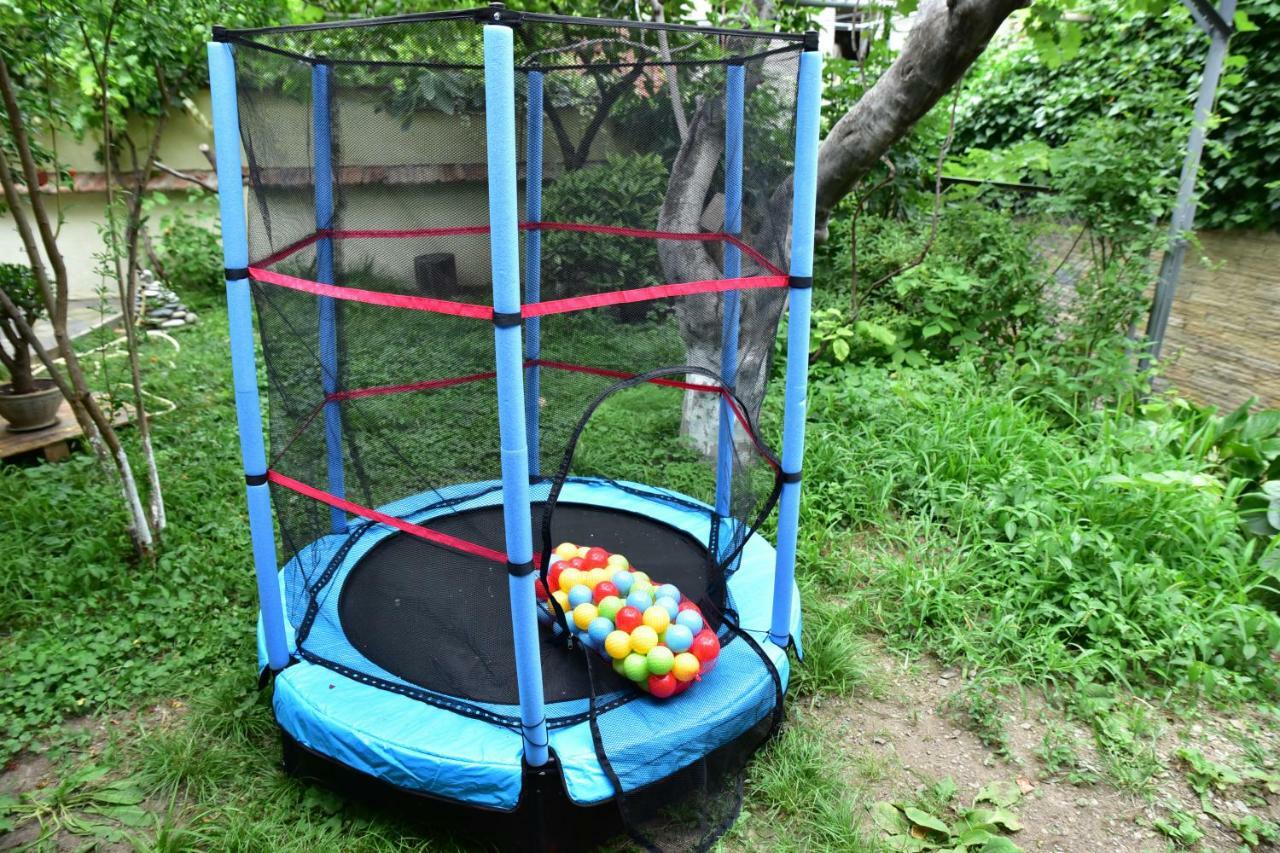 4BD Appartaments with cozy garden Tbilisi Zewnętrze zdjęcie