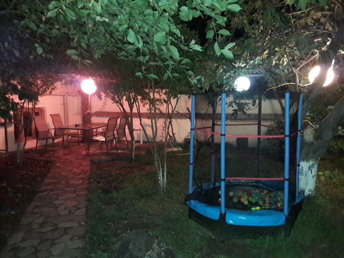 4BD Appartaments with cozy garden Tbilisi Zewnętrze zdjęcie